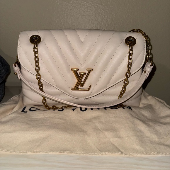 Louis Vuitton New Wave GM Chain Bag in Cream - Picture 2 of 16